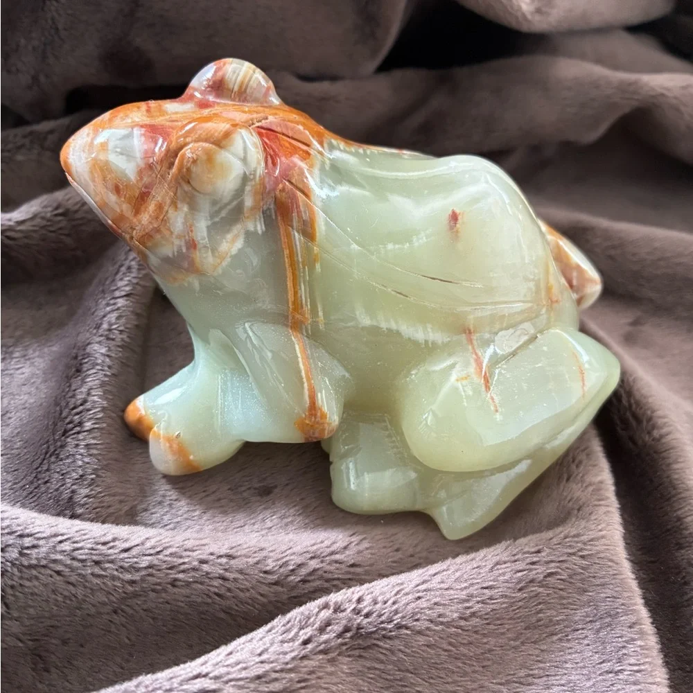 Carved Green Onyx Frog Figurine - Picture 4 of 9